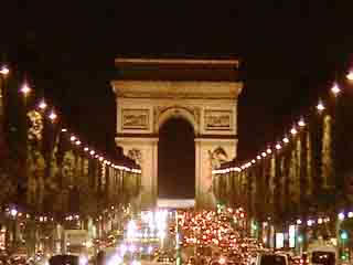  パリ:  フランス:  
 
 The Avenue des Champs-Elysees